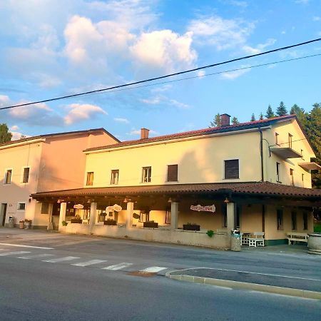 Gostisce Stari Grad Hotell Senozece Exteriör bild