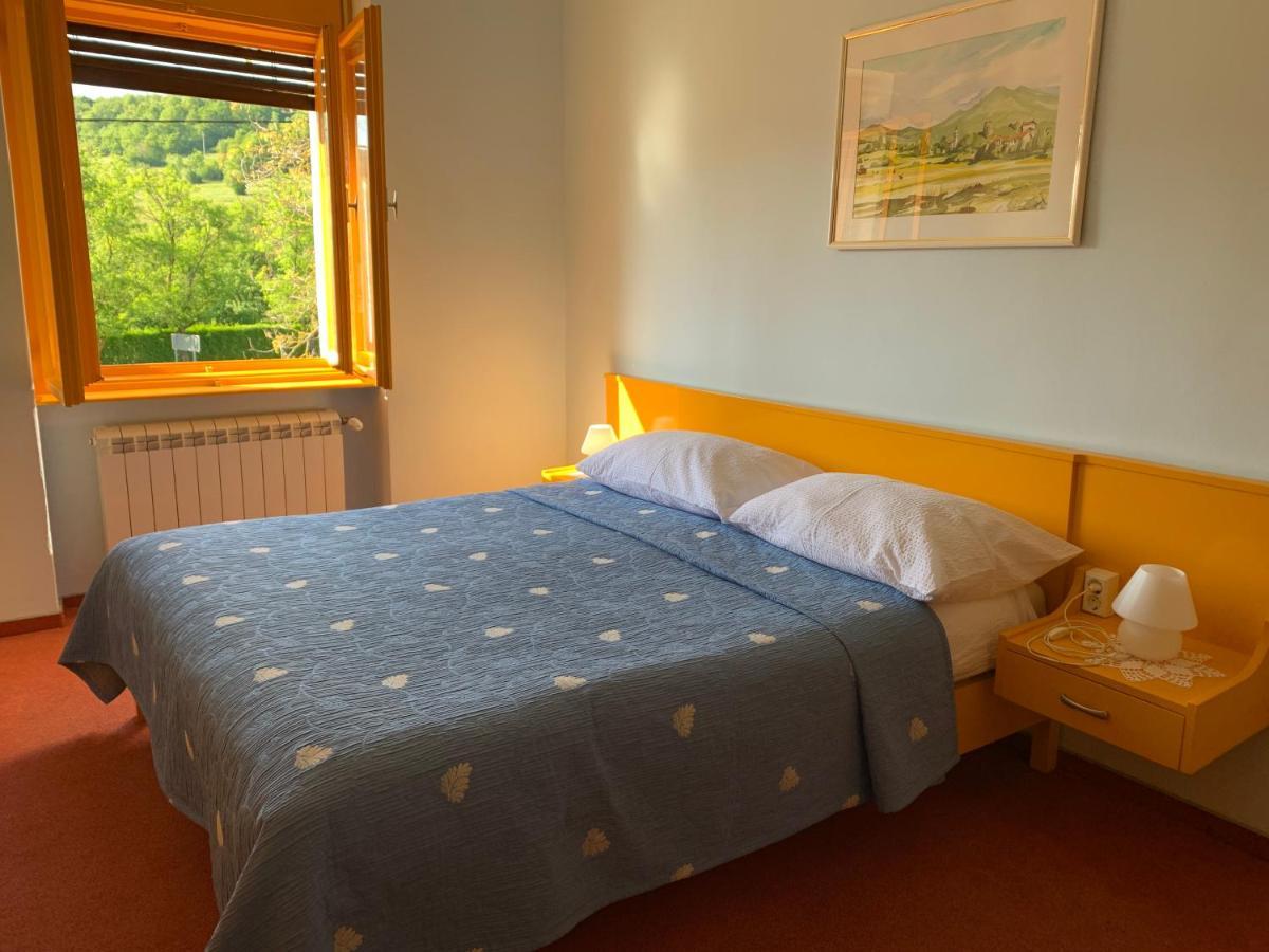 Gostisce Stari Grad Hotell Senozece Exteriör bild